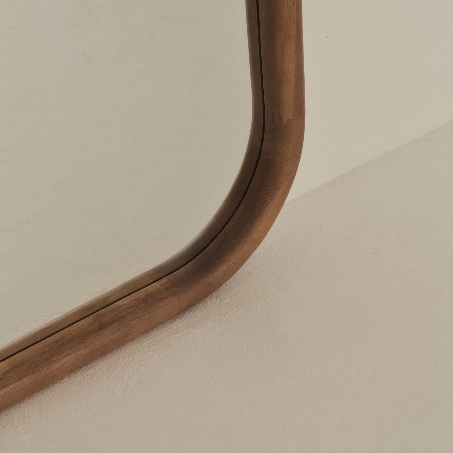 Aaliyah - Specchio Irregolare Grande a Figura Intera in Legno Caldo 180cm x 110cm