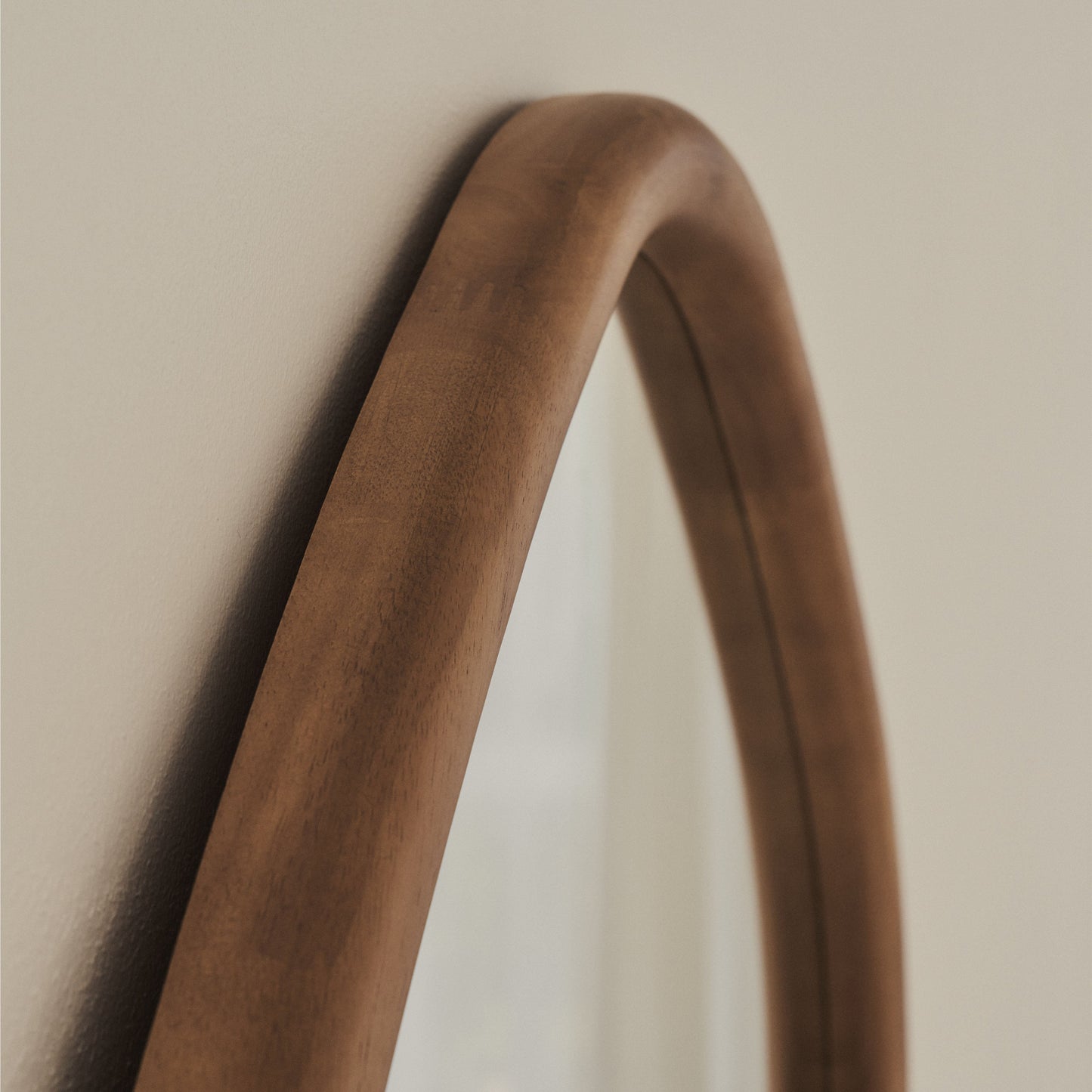 Aaliyah - Specchio Irregolare a Figura Intera in Legno Caldo 180cm x 80cm