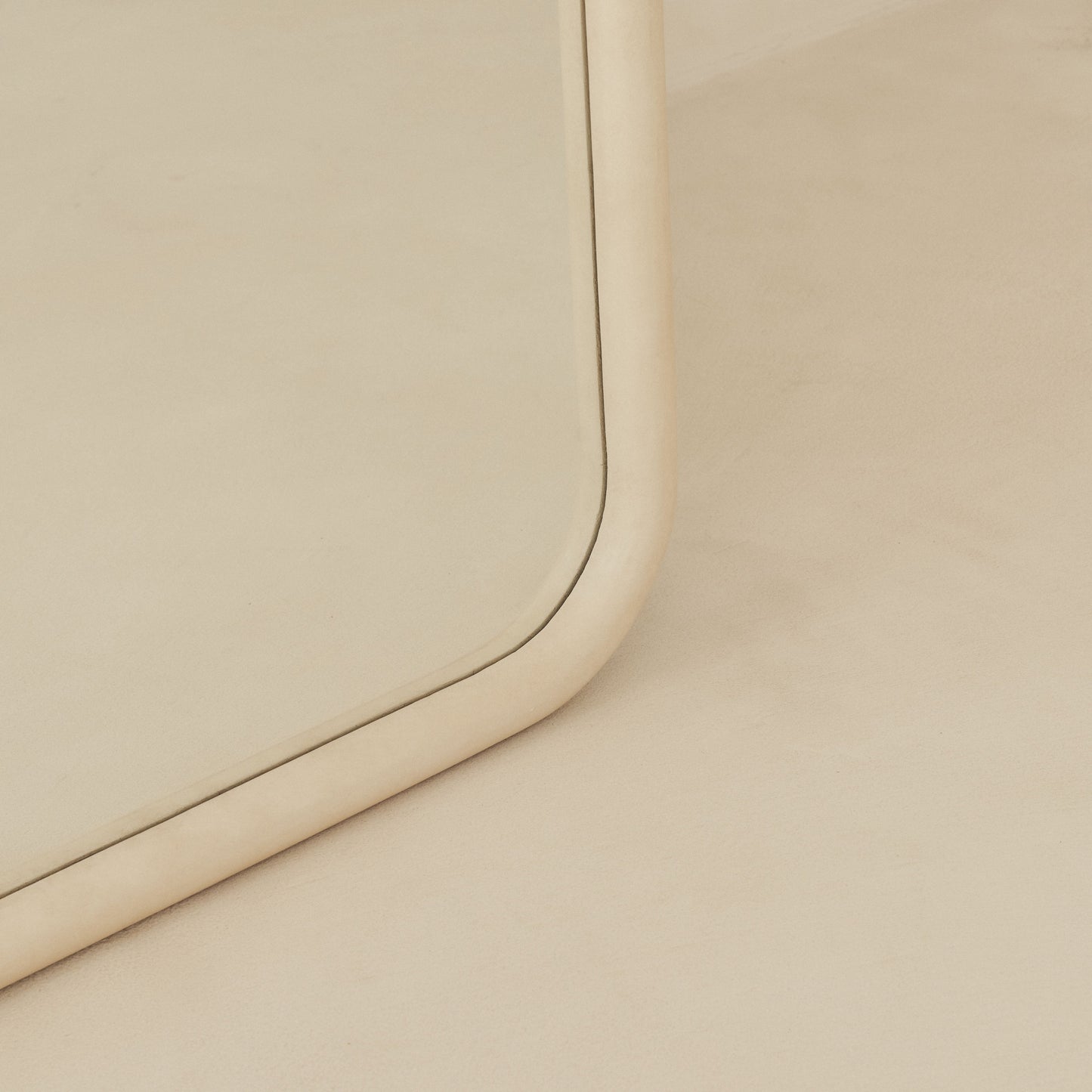 Amora - Specchio Arcuato in Cemento a Figura Intera Grande 200cm x 120cm