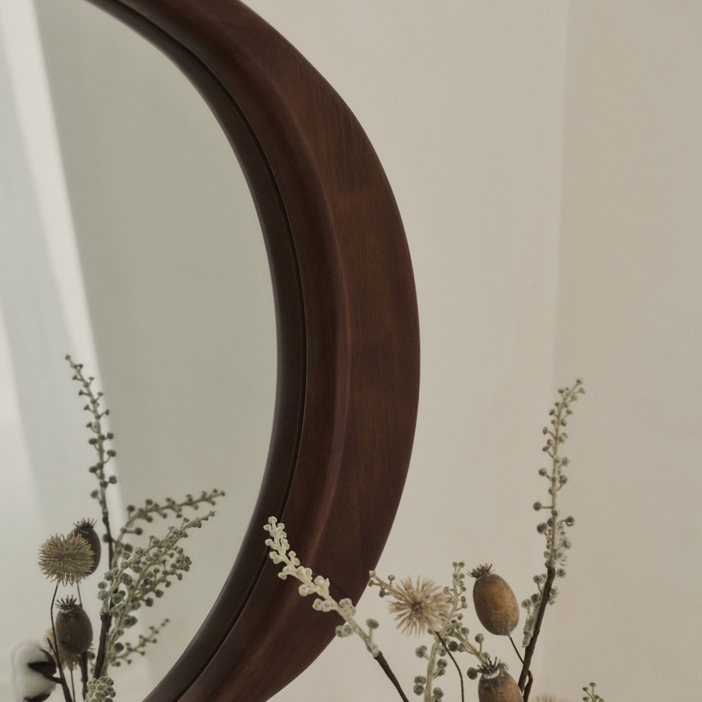 Arcurva - Specchio Irregolare Grande Sopracamino in Legno Scuro 130cm x 80cm
