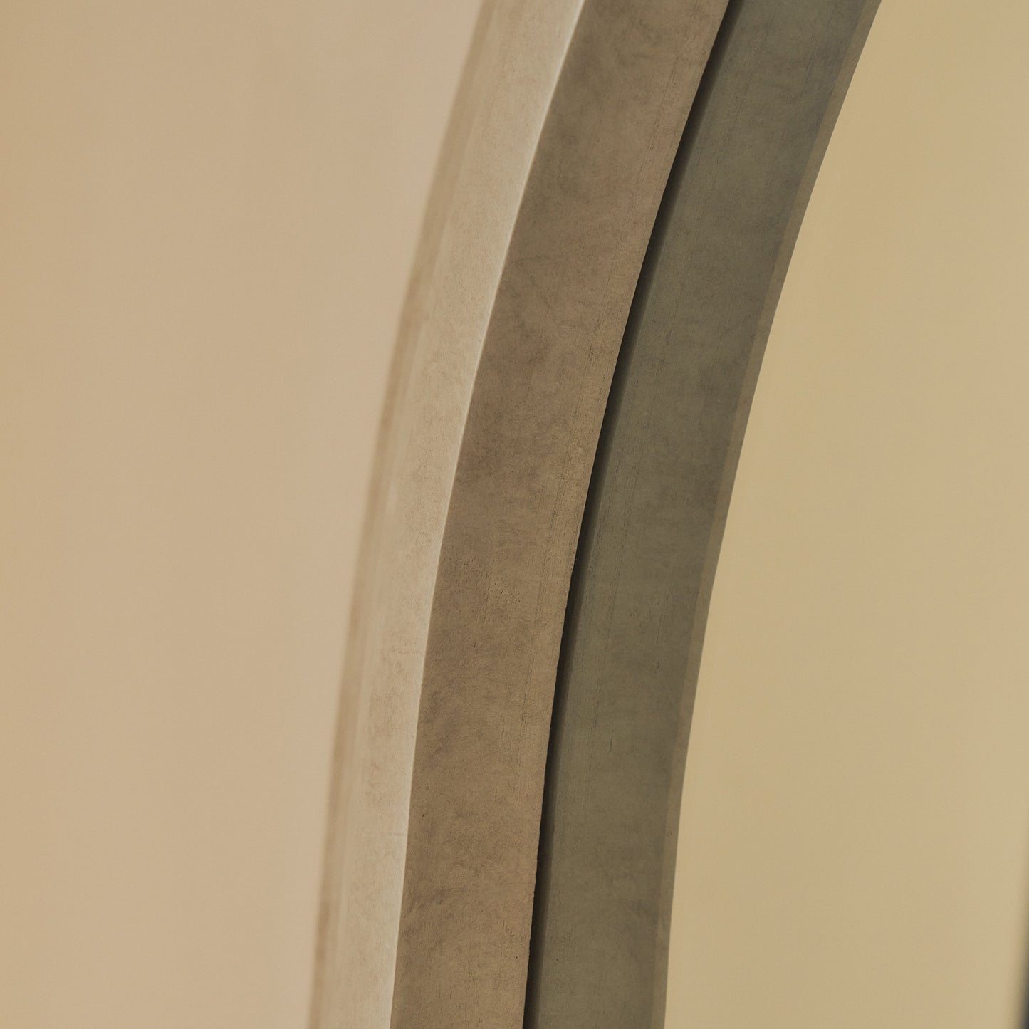 Luciana - Specchio ad Arco in Cemento a Figura Intera 200cm x 100cm