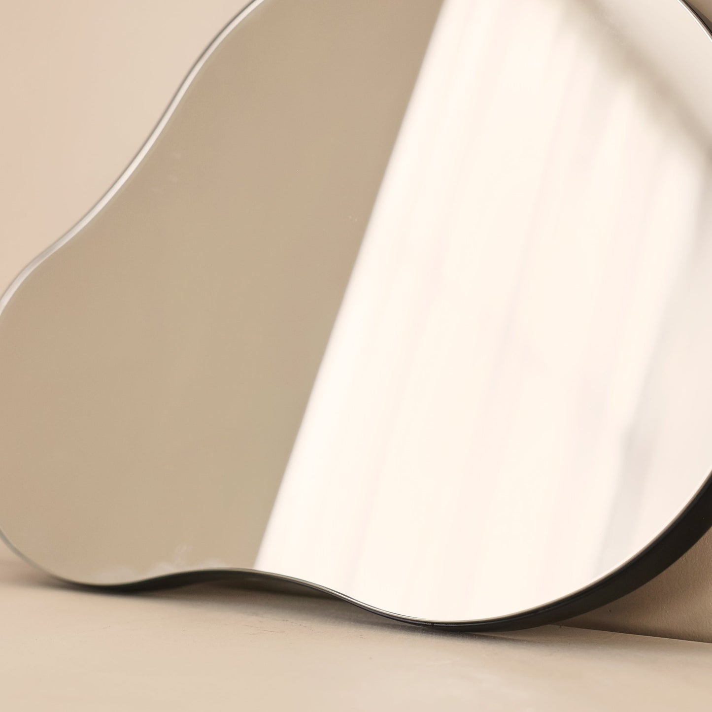 Edge - Specchio Irregolare Senza Cornice Pond 45cm x 30cm