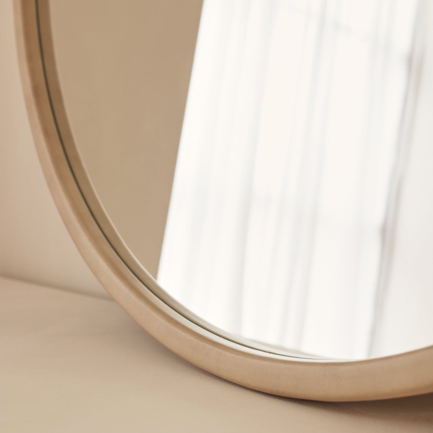 Arden - Specchio da Parete Tondo in Legno Cemento Grande 90cm x 90cm