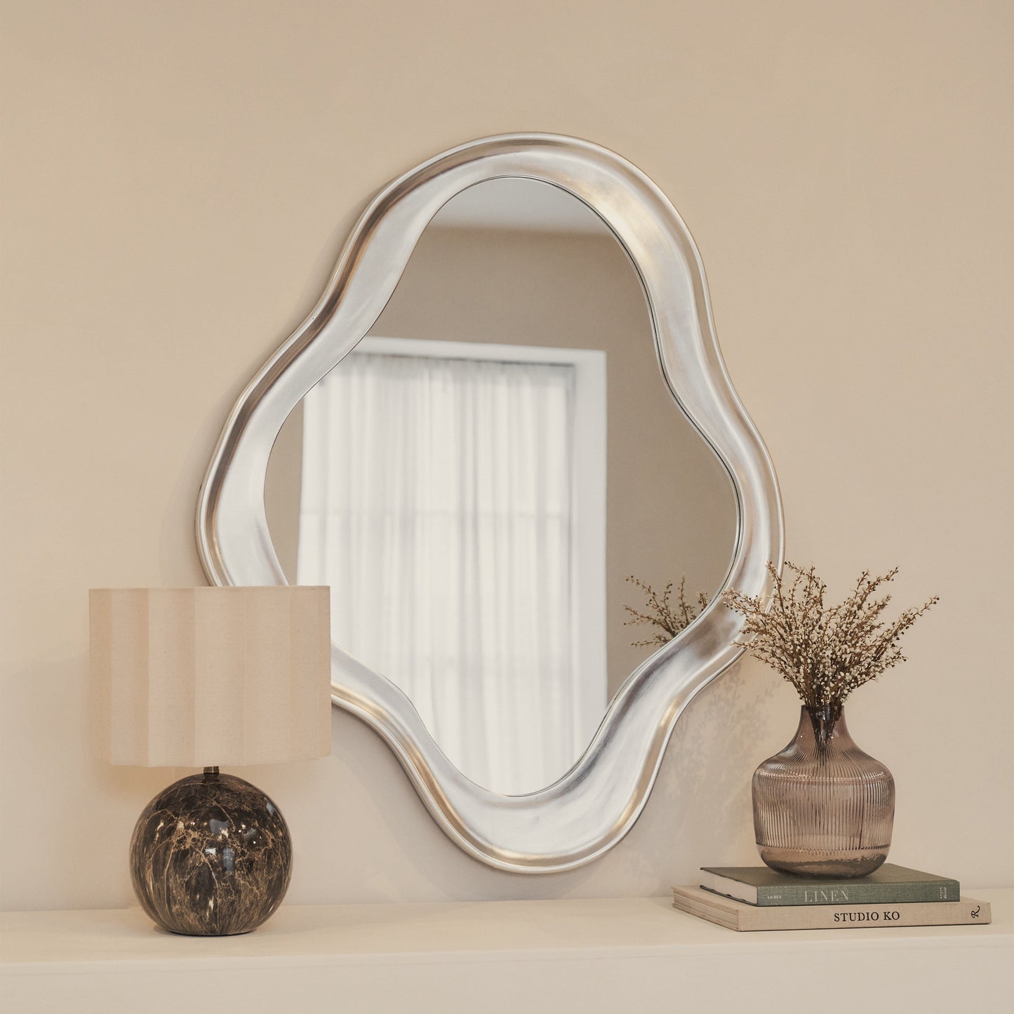 Riva - Specchio Irregolare a Forma di Laghetto in Cromo Spazzolato 98cm x 89cm