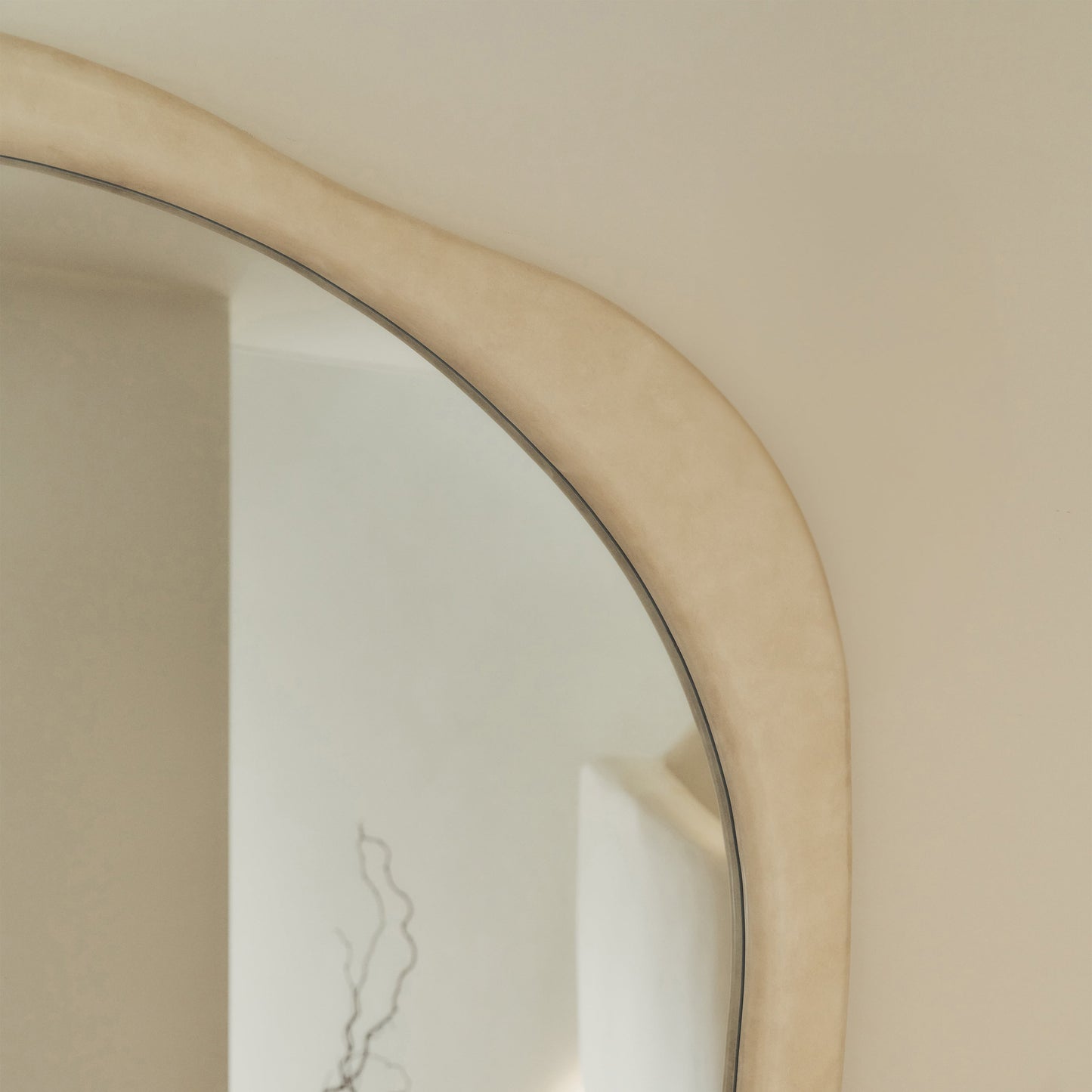 Arcurva - Specchio Irregolare Grande a Figura Intera in Cemento 190cm x 120cm