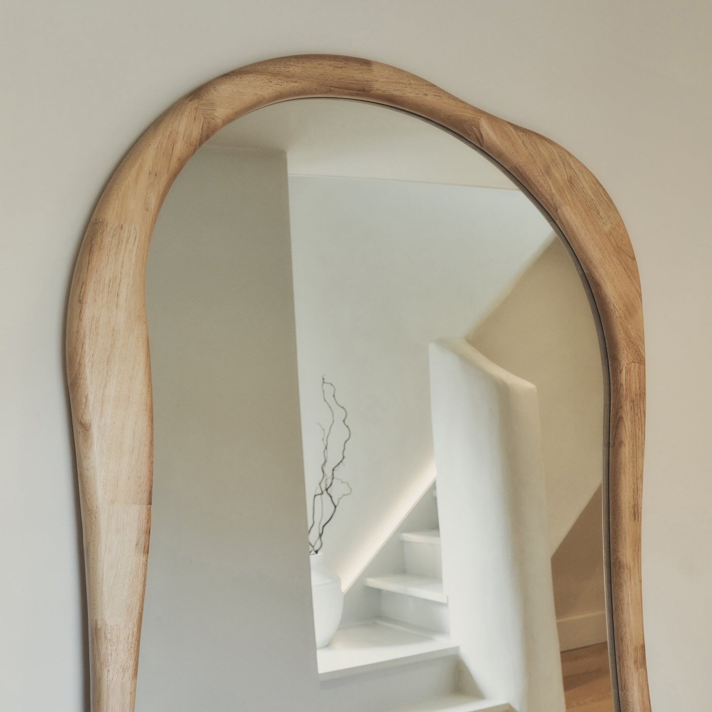 Arcurva - Specchio Irregolare Grande a Figura Intera in Legno Chiaro 190cm x 120cm