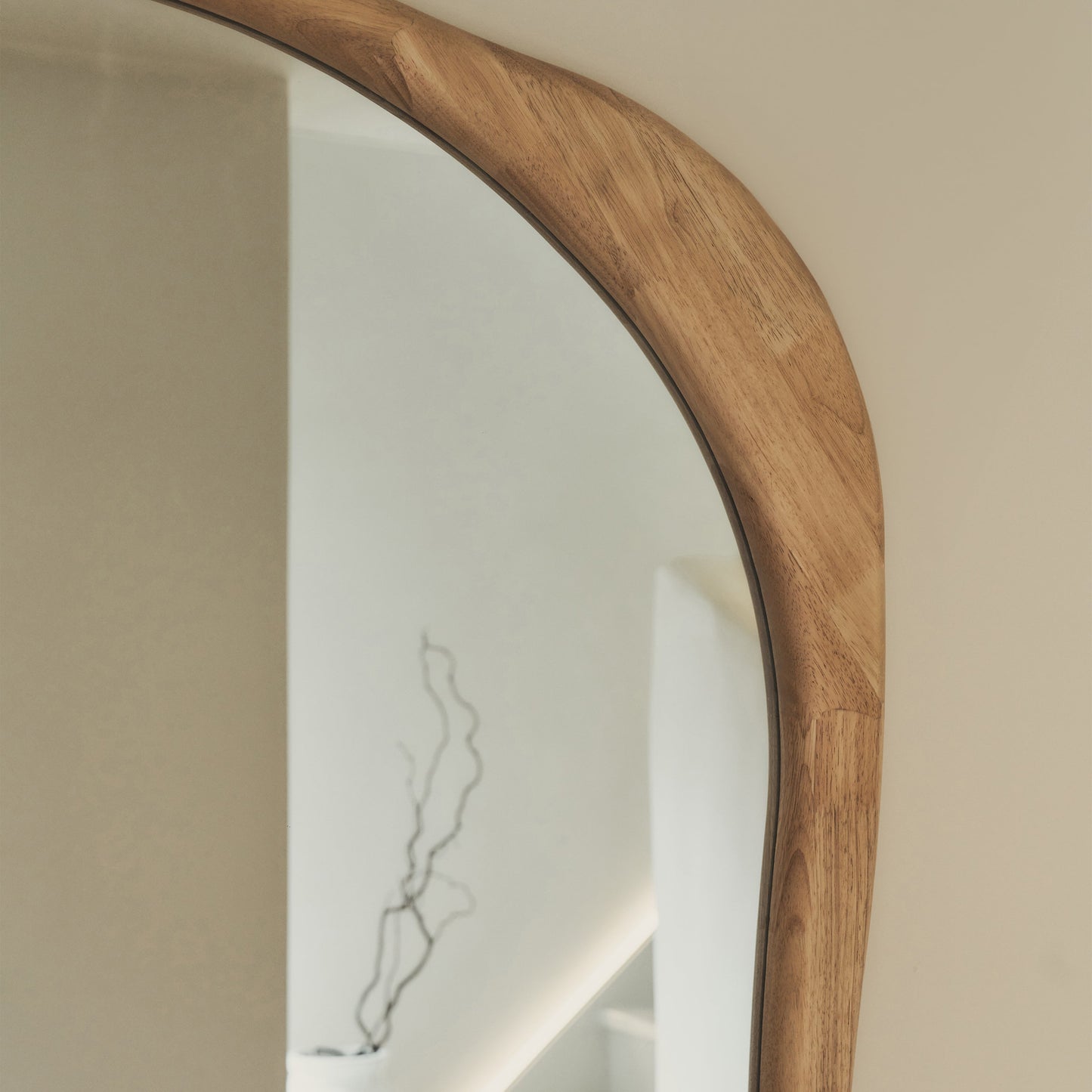 Arcurva - Specchio Irregolare Grande a Figura Intera in Legno Chiaro 190cm x 120cm