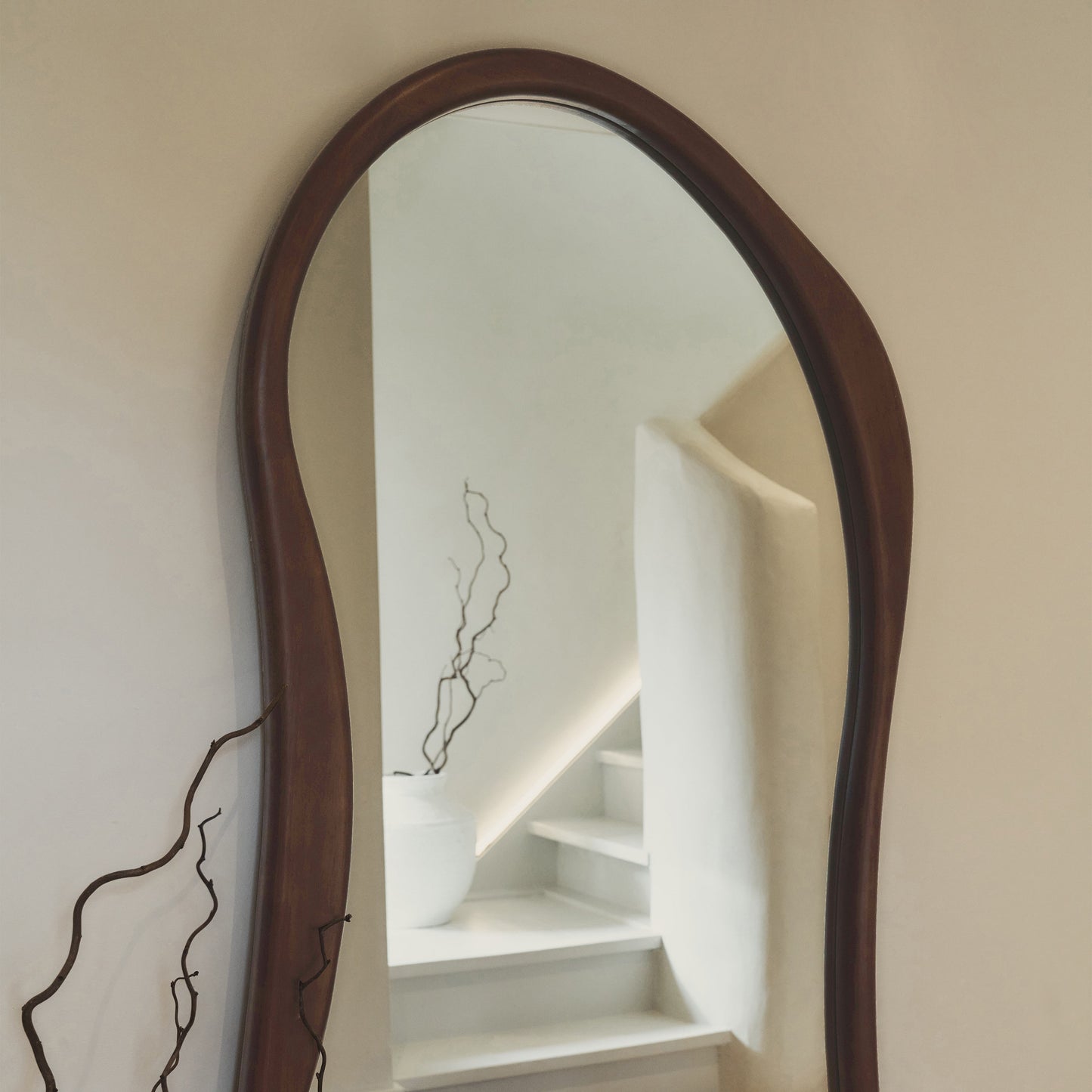 Arcurva - Specchio Irregolare Grande a Figura Intera in Legno Scuro 170cm x 85cm