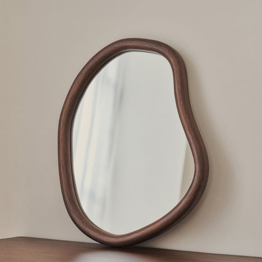 Aaliyah - Specchio da Parete Irregolare in Legno Scuro 42cm x 35cm