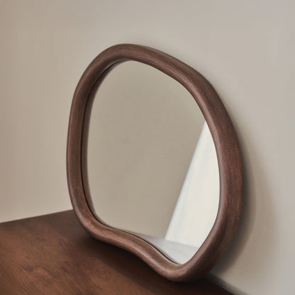 Aaliyah - Specchio da Parete Irregolare in Legno Scuro 42cm x 35cm