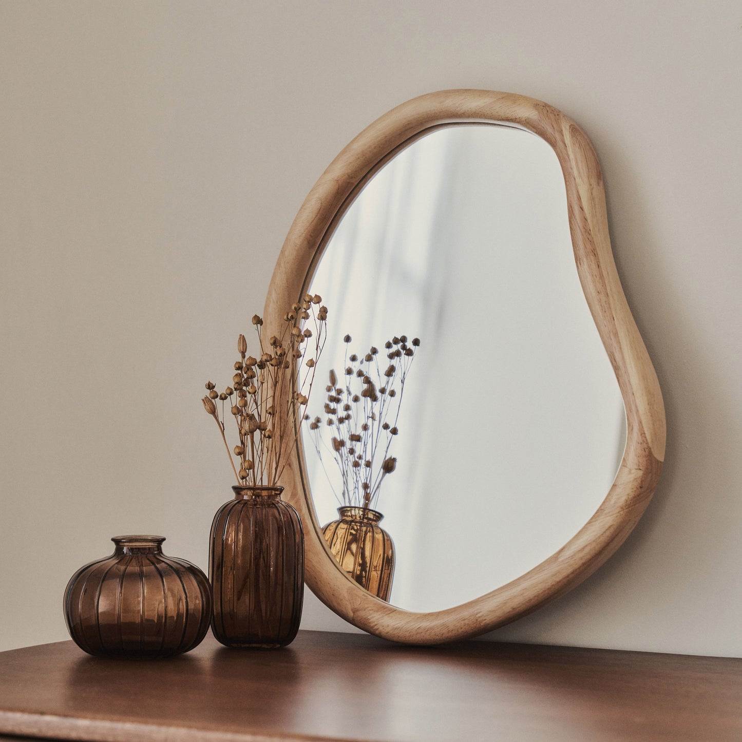Aaliyah - Specchio da Parete Irregolare in Legno Chiaro 42cm x 35cm