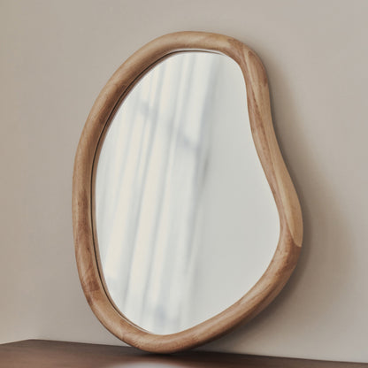 Aaliyah - Specchio da Parete Irregolare in Legno Chiaro 42cm x 35cm