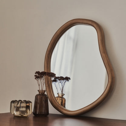 Aaliyah - Specchio da Parete Irregolare in Legno Caldo 42cm x 35cm