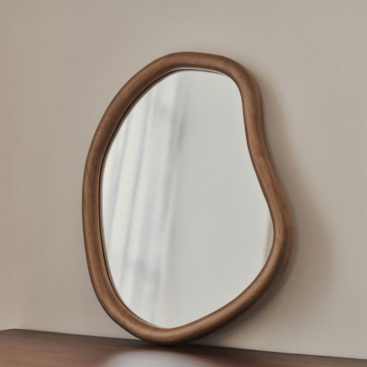 Aaliyah - Specchio da Parete Irregolare in Legno Caldo 42cm x 35cm