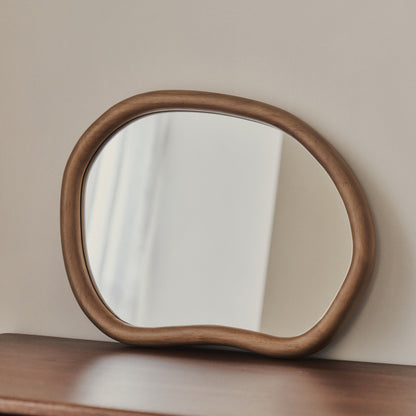Aaliyah - Specchio da Parete Irregolare in Legno Caldo 42cm x 35cm