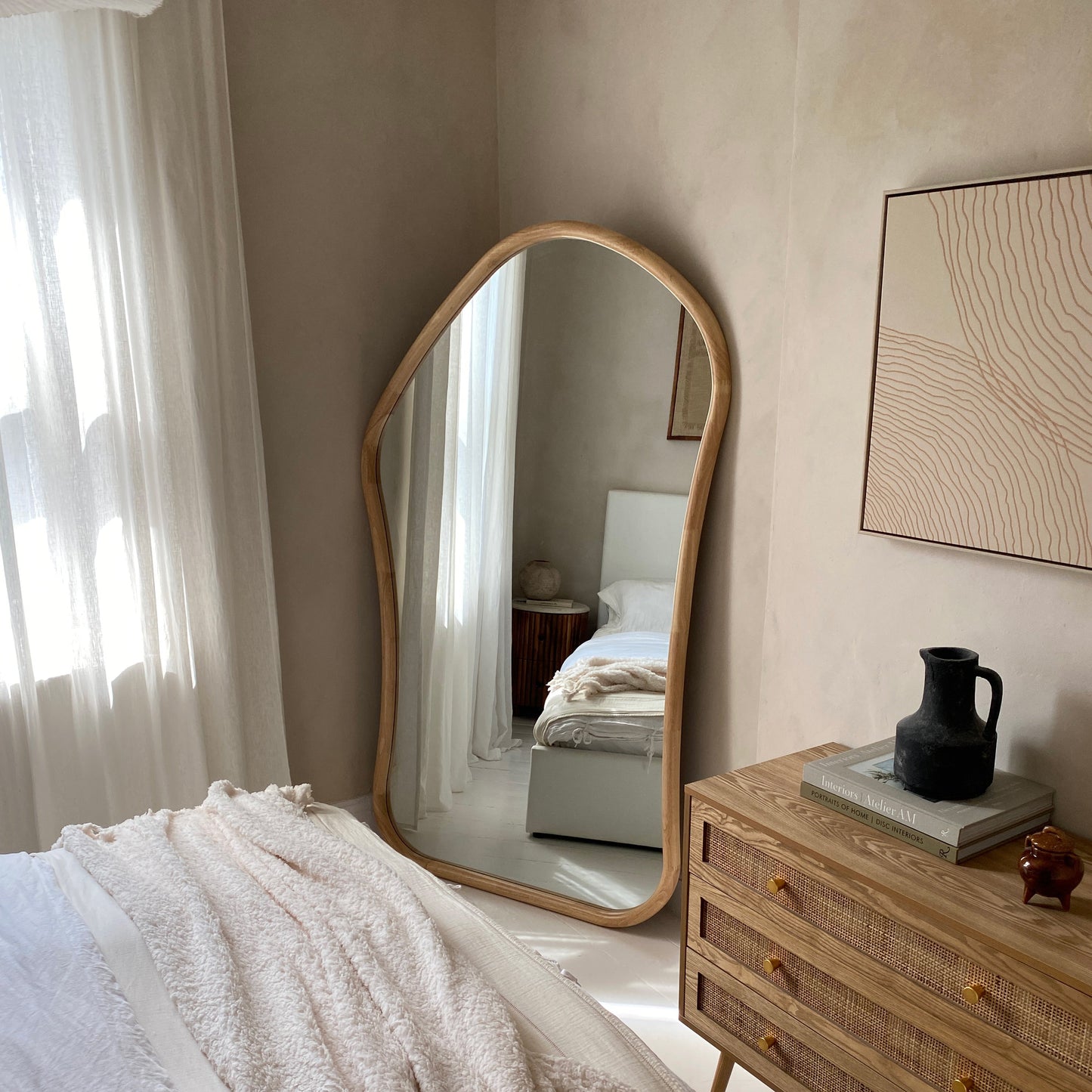 Aaliyah - Specchio Irregolare Grande a Figura Intera in Legno Chiaro 180cm x 110cm