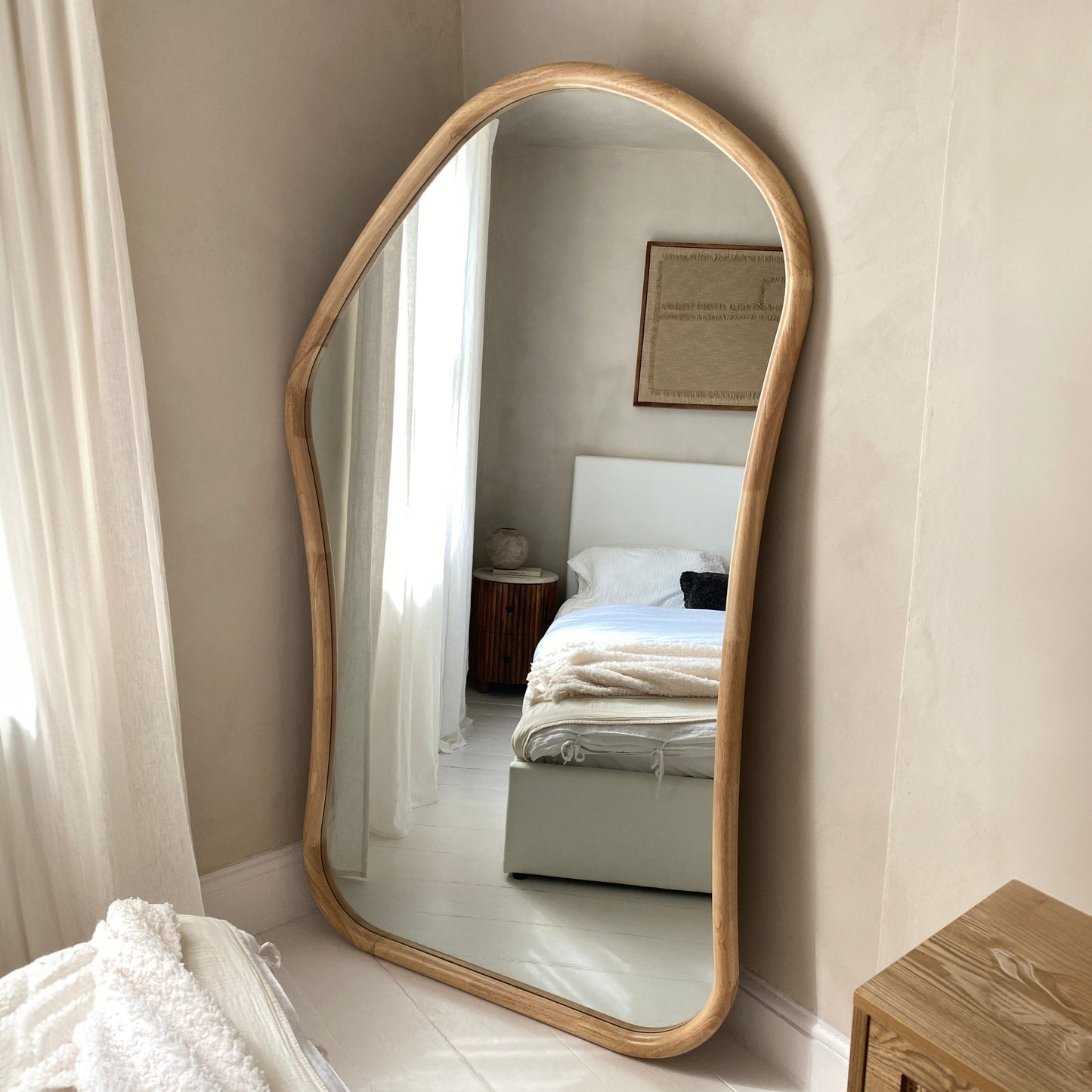 Aaliyah - Specchio Irregolare Grande a Figura Intera in Legno Chiaro 180cm x 110cm