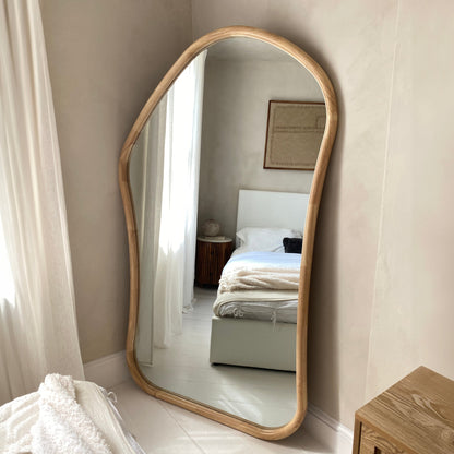Aaliyah - Specchio Irregolare Grande a Figura Intera in Legno Chiaro 180cm x 110cm