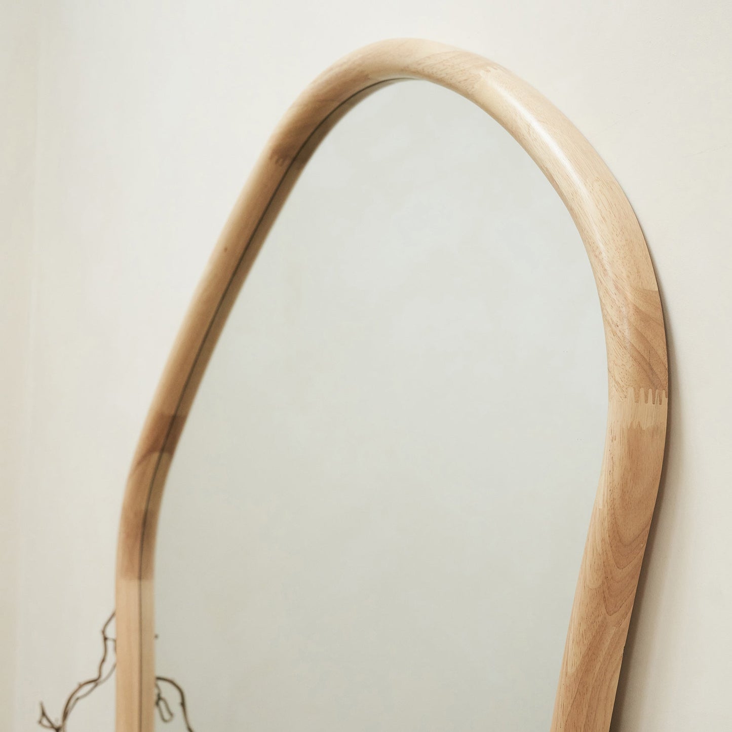 Aaliyah - Specchio Irregolare Grande a Figura Intera in Legno Chiaro 180cm x 110cm