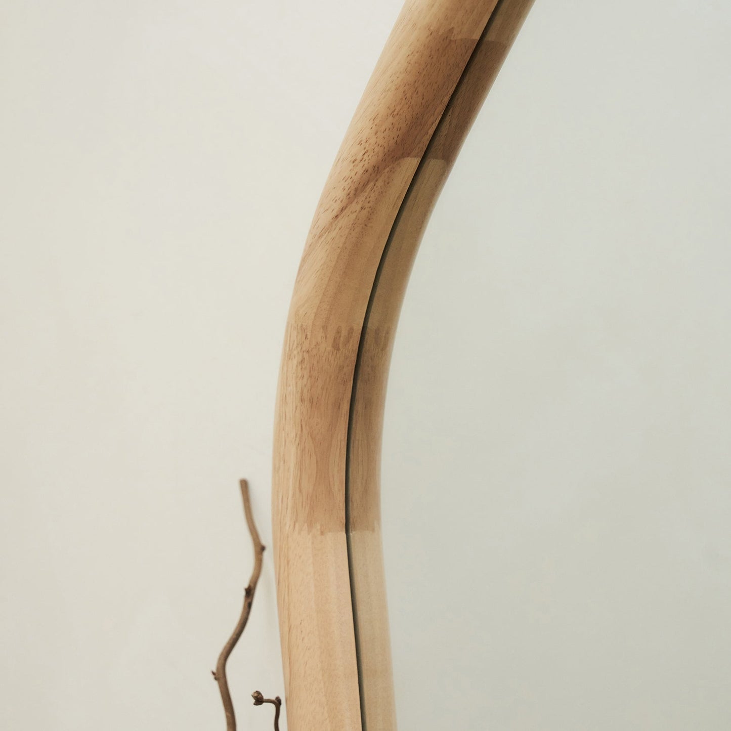 Aaliyah - Specchio Irregolare Grande a Figura Intera in Legno Chiaro 180cm x 110cm