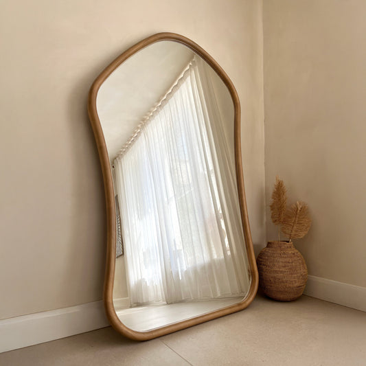 Aaliyah - Specchio Irregolare Grande a Figura Intera in Legno Caldo 180cm x 110cm