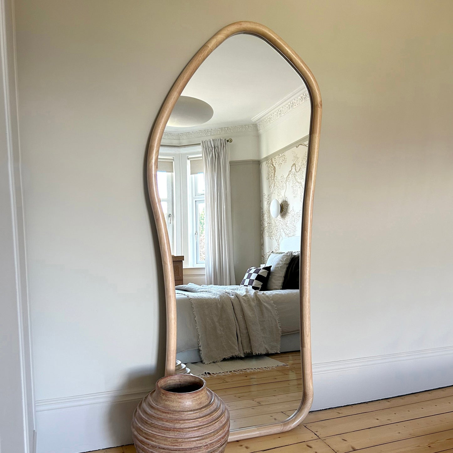 Aaliyah - Specchio Irregolare in Legno Chiaro a Figura Intera 180cm x 80cm