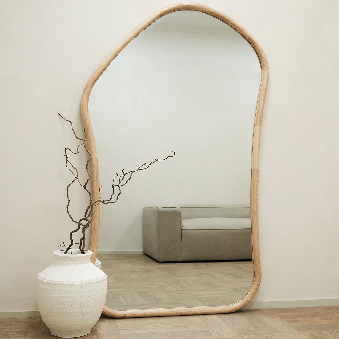 Aaliyah - Specchio Irregolare Grande a Figura Intera in Legno Chiaro 180cm x 110cm