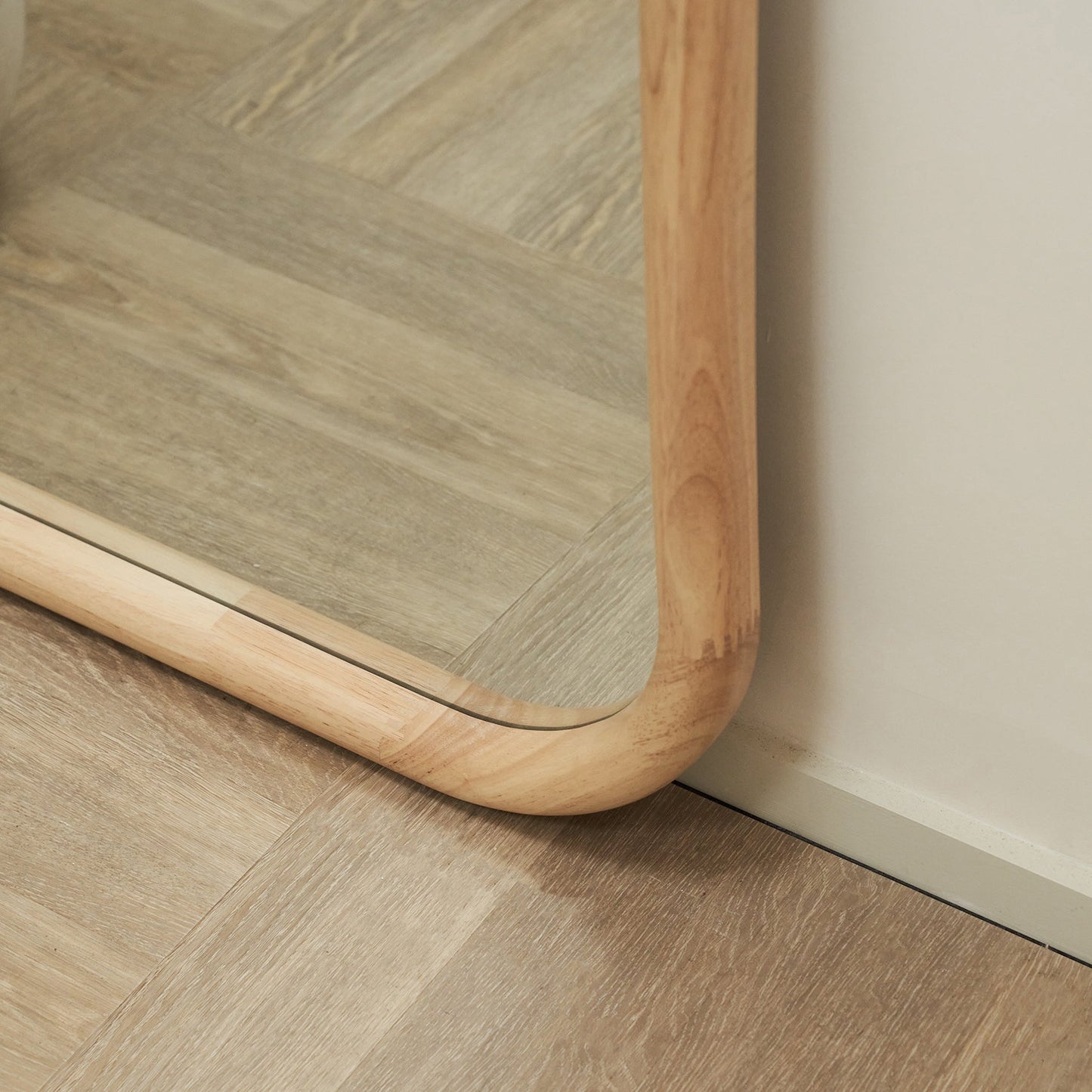 Aaliyah - Specchio Irregolare in Legno Chiaro a Figura Intera 180cm x 80cm