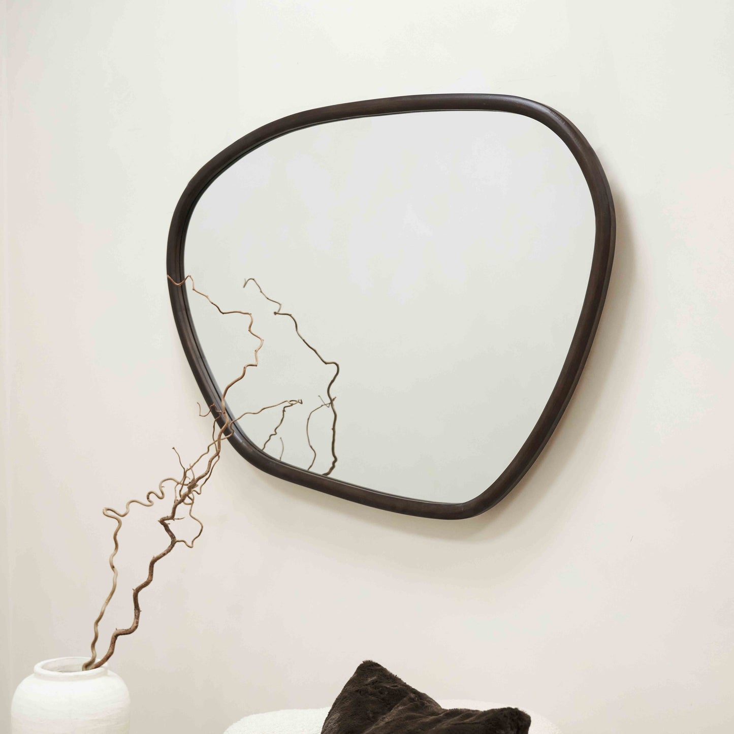 Aaliyah - Specchio da Parete Irregolare in Legno Scuro 110cm x 80cm