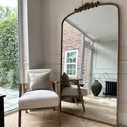 Amelia - Specchio ad Arco in Metallo Oro a Figura Intera 200cm x 120cm