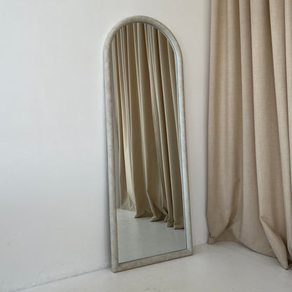 Amora - Specchio Grande ad Arco in Cemento a Figura Intera 172cm x 60cm