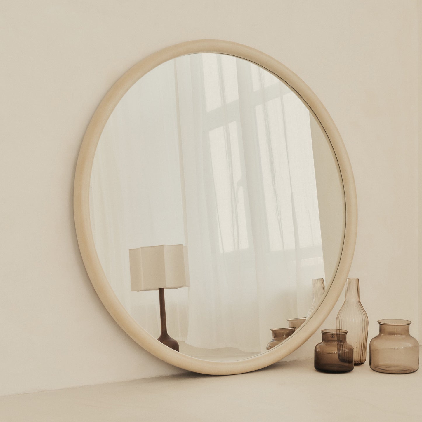 Amora - Specchio da Parete Rotondo Grande in Cemento 100cm x 100cm