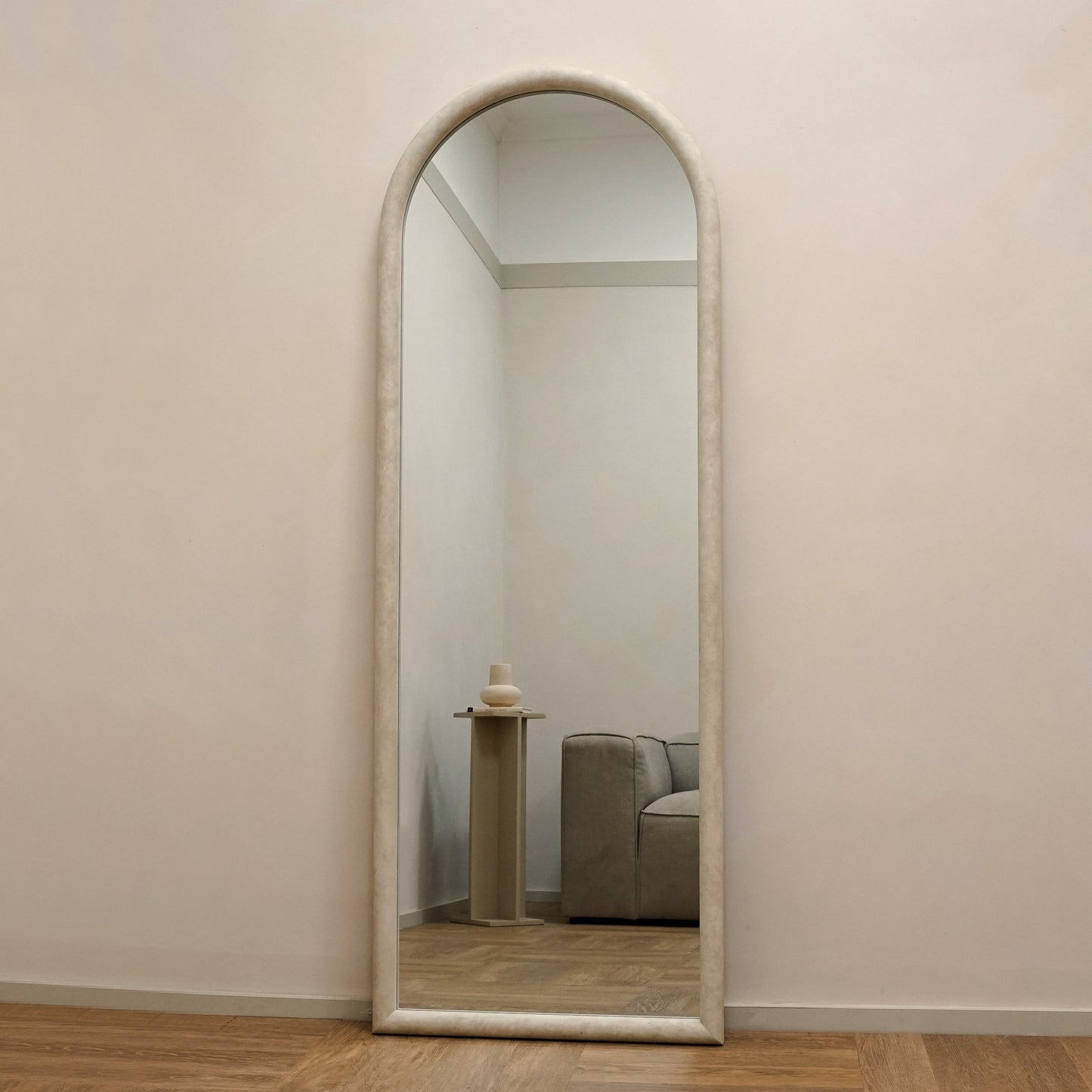 Amora - Specchio Grande ad Arco in Cemento a Figura Intera 172cm x 60cm