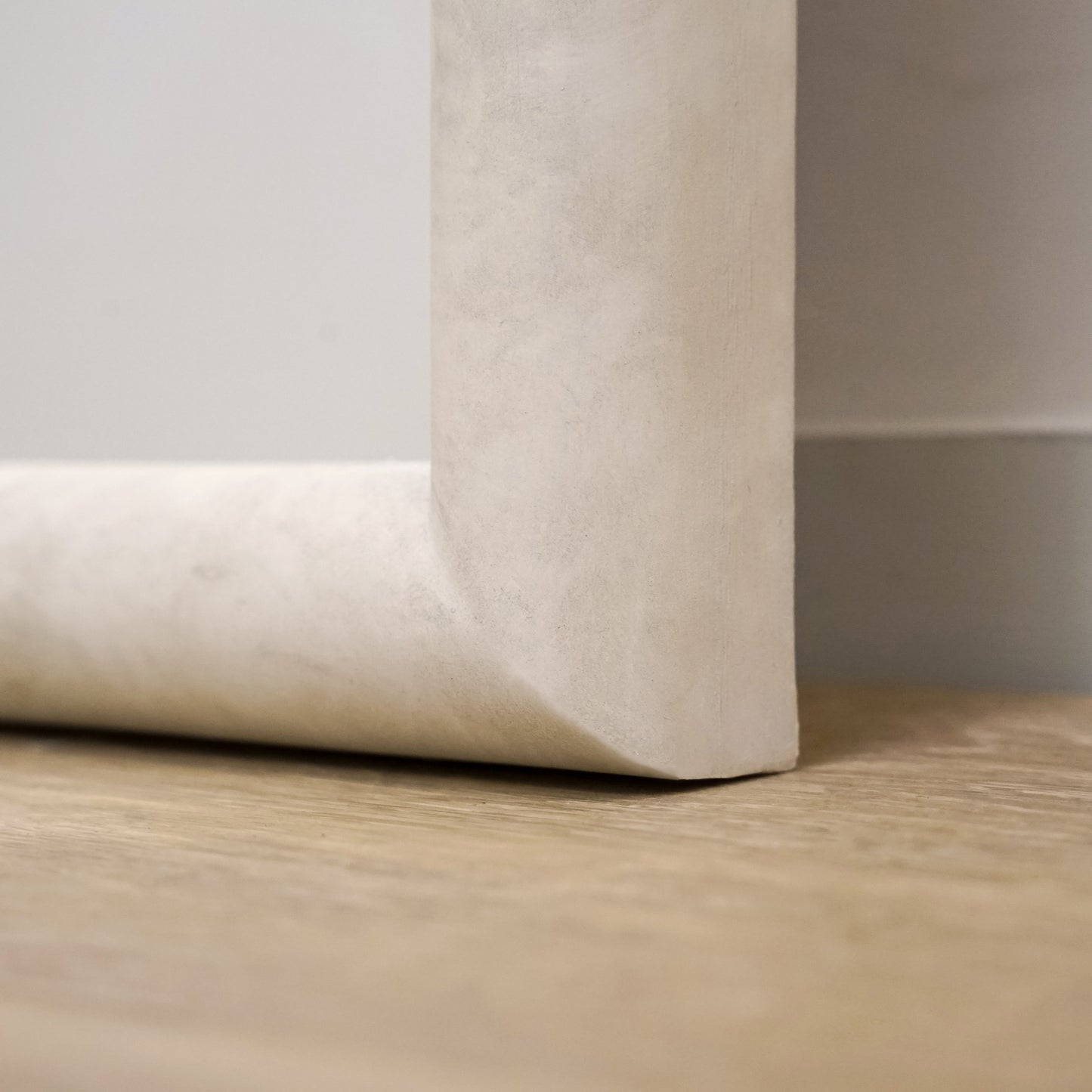 Amora - Specchio Grande ad Arco in Cemento a Figura Intera 172cm x 60cm