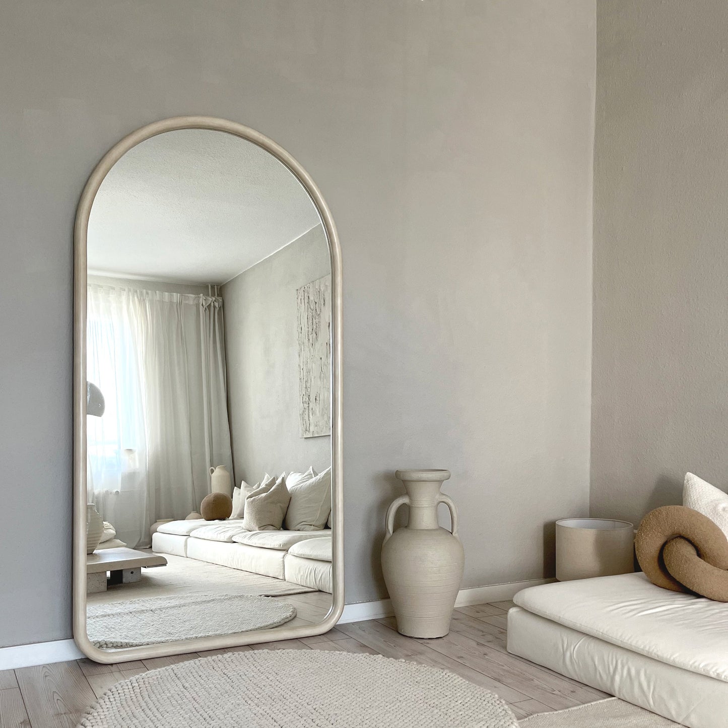 Amora - Specchio ad Arco Grande a Figura Intera in Cemento 190cm x 100cm