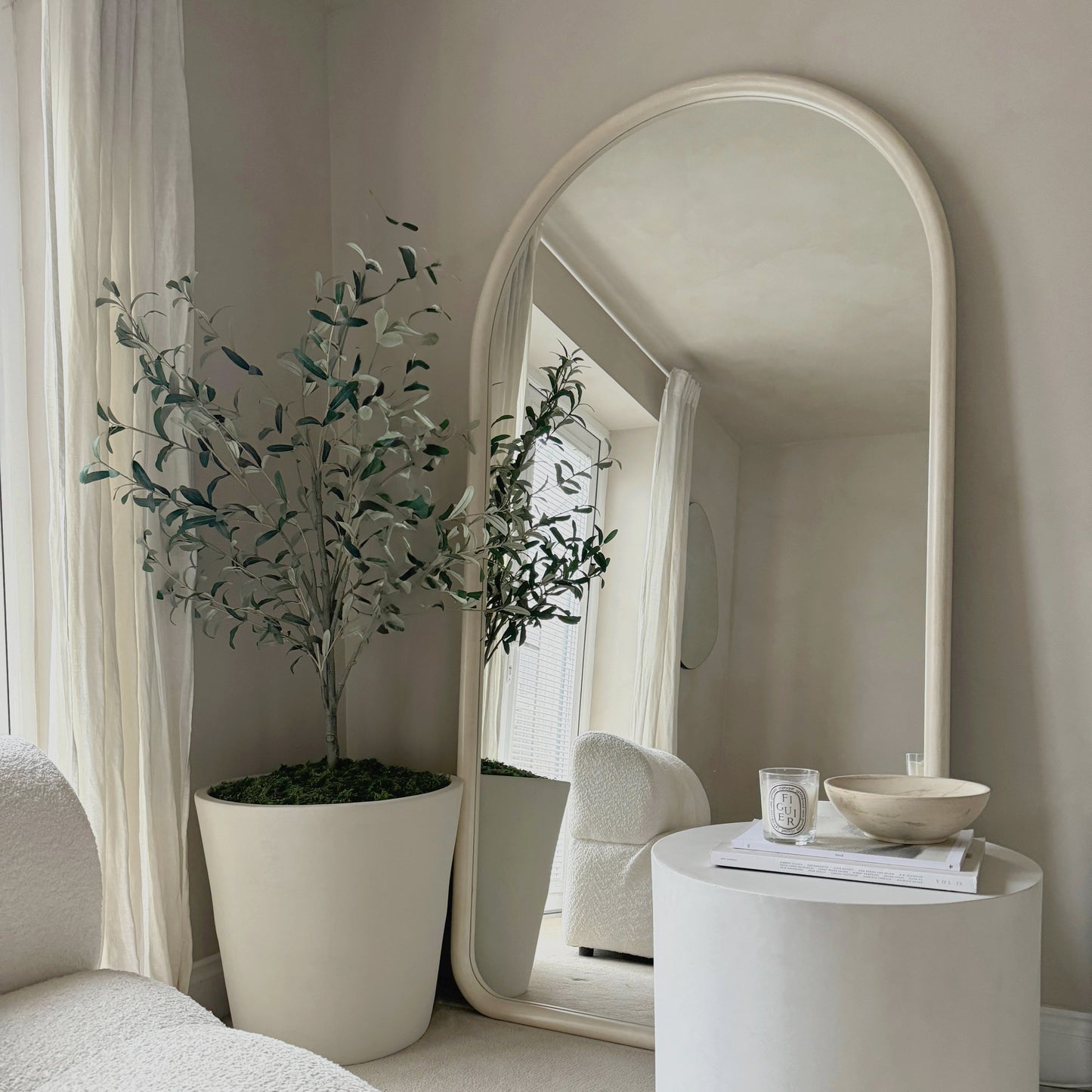 Amora - Specchio ad Arco Grande a Figura Intera in Cemento 190cm x 100cm