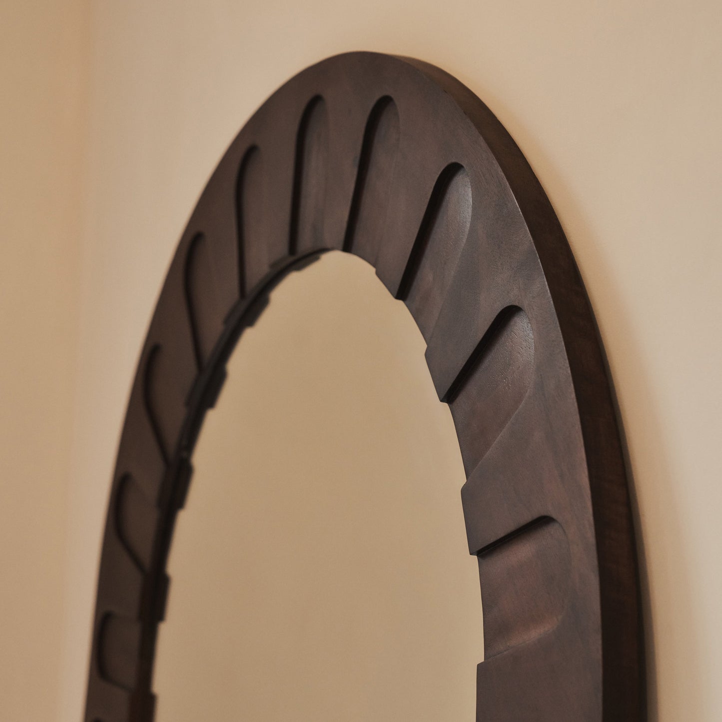 Valor - Specchio ad Arco Premium Grande in Legno Scuro 190cm x 110cm