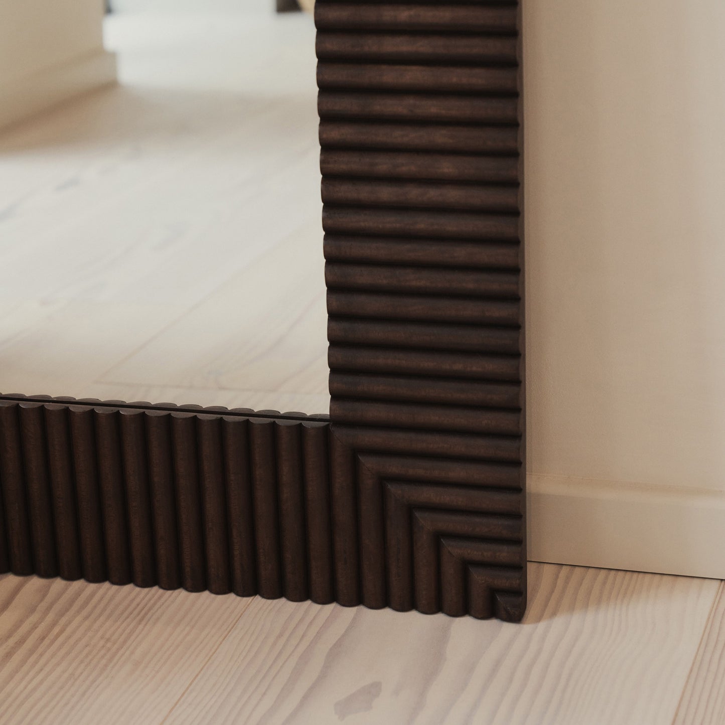 Sloane - Specchio ad Arco Premium Grande in Legno Scuro 180cm x 100cm