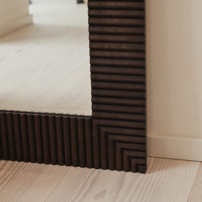 Sloane - Specchio ad Arco Premium Grande in Legno Scuro 180cm x 100cm