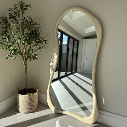 Arcurva - Specchio Irregolare Grande a Figura Intera in Cemento 170cm x 85cm