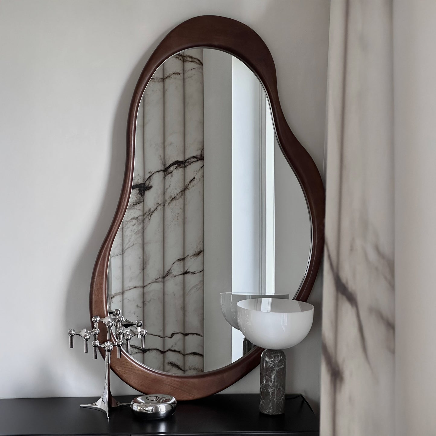 Arcurva - Specchio Irregolare Grande Sopracamino in Legno Scuro 130cm x 80cm