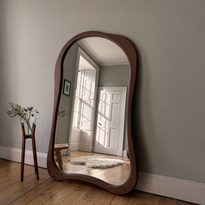 Arcurva - Specchio Irregolare Grande in Legno Scuro a Figura Intera 190 cm x 120 cm