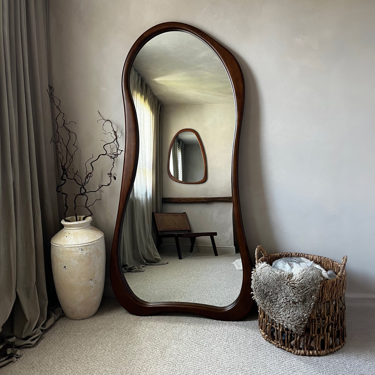 Arcurva - Specchio Irregolare Grande a Figura Intera in Legno Scuro 170cm x 85cm