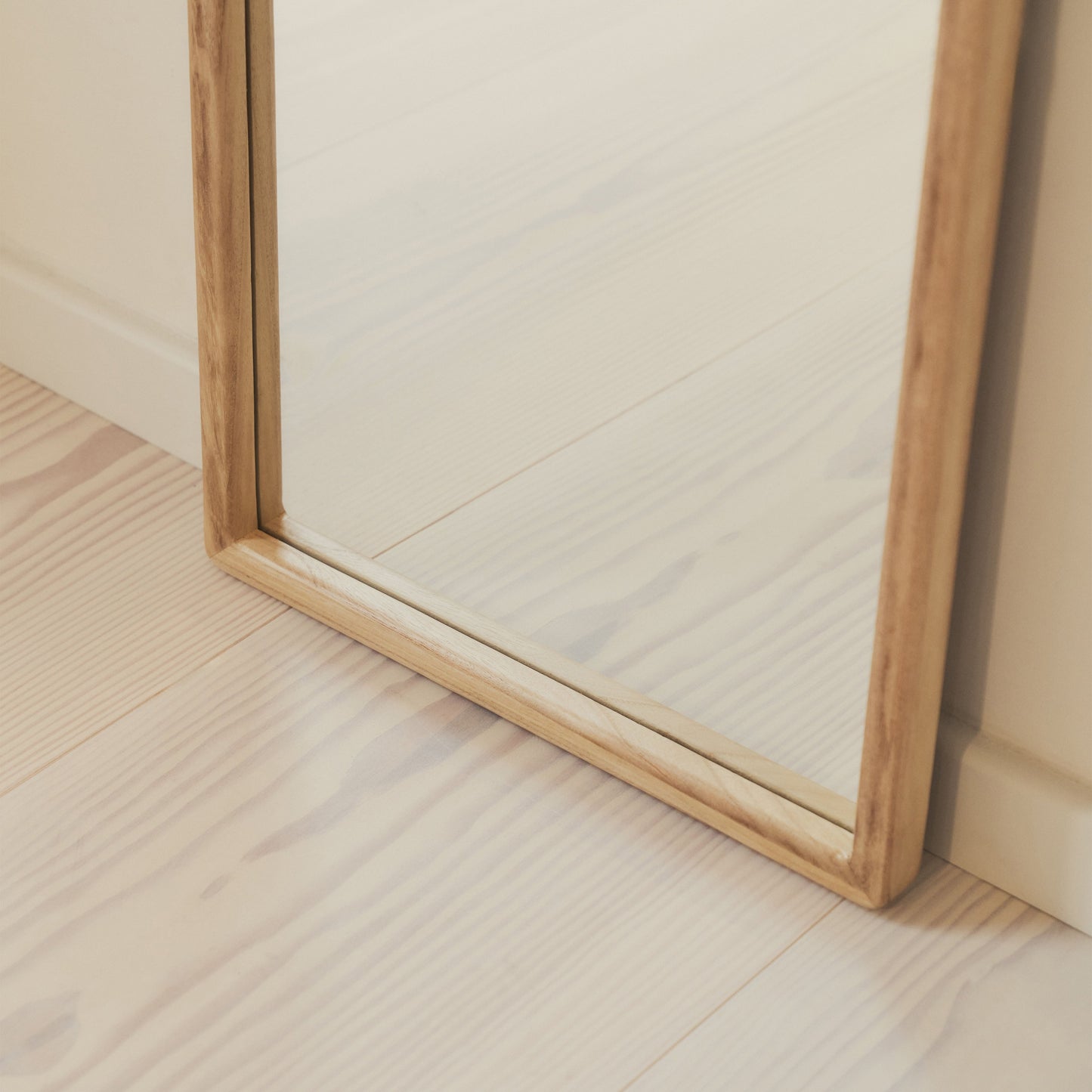 Arden - Specchio Intero in Legno Chiaro 140cm x 45cm