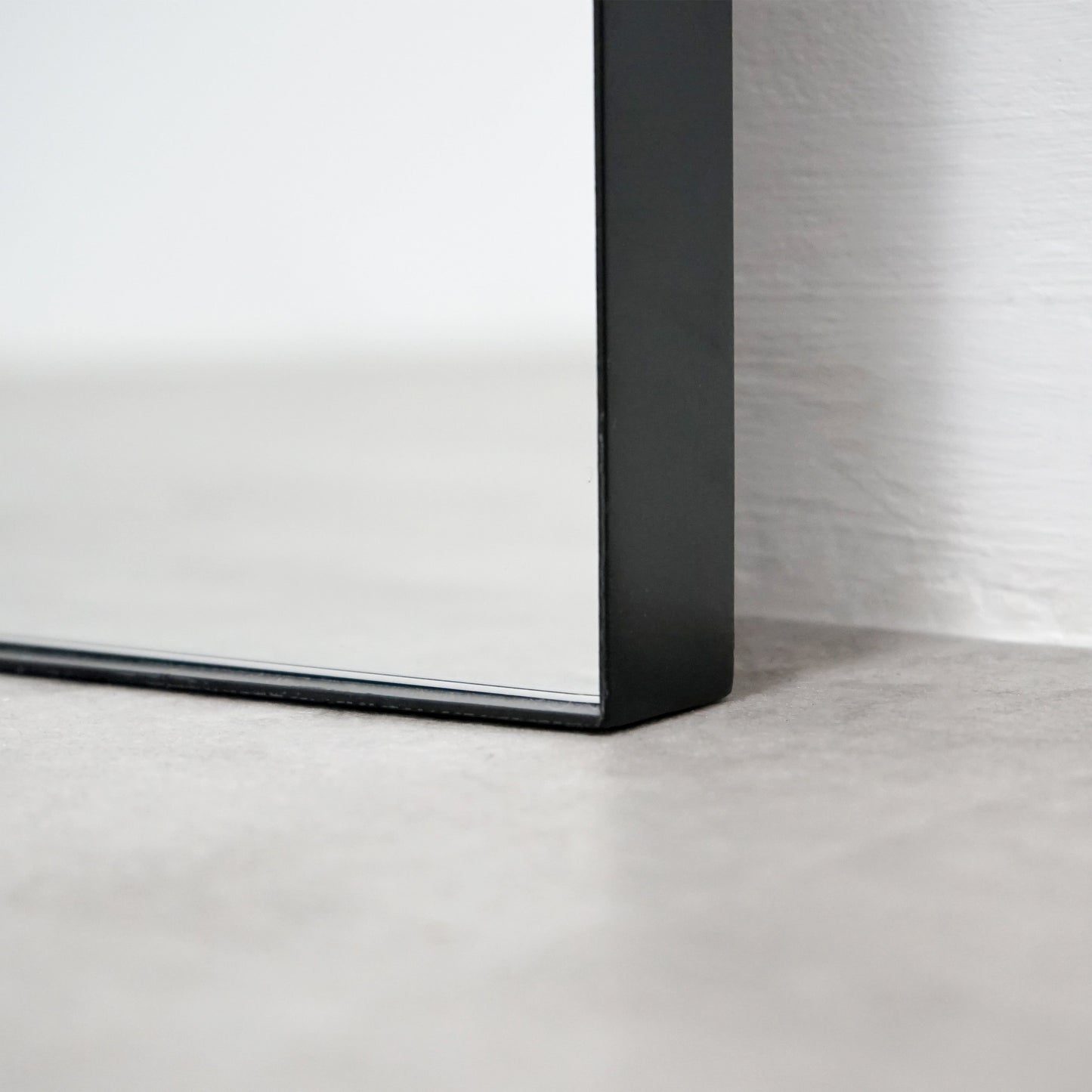 Aria - Specchio Grande in Metallo Nero a Figura Intera 180cm x 90cm