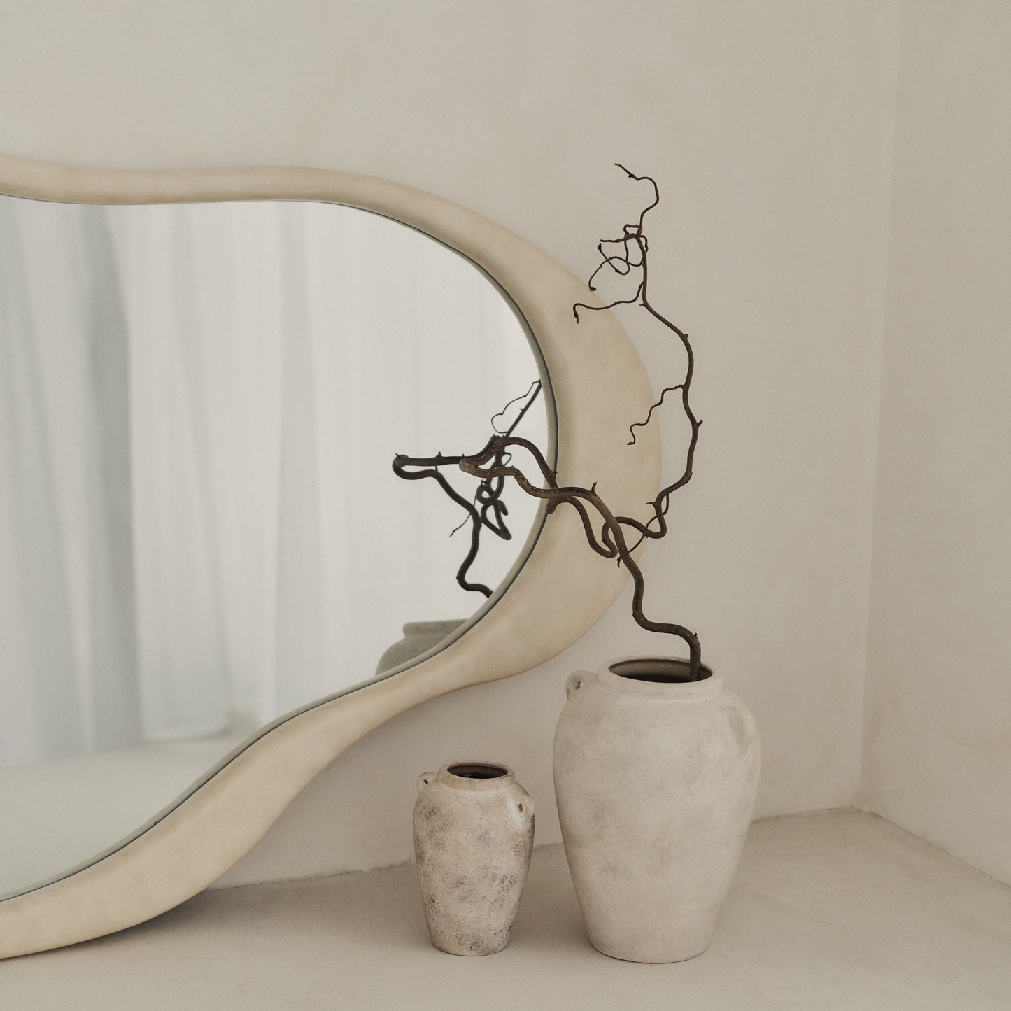 Arcurva - Specchio Irregolare Sopra-camino Grande in Cemento 130cm x 80cm