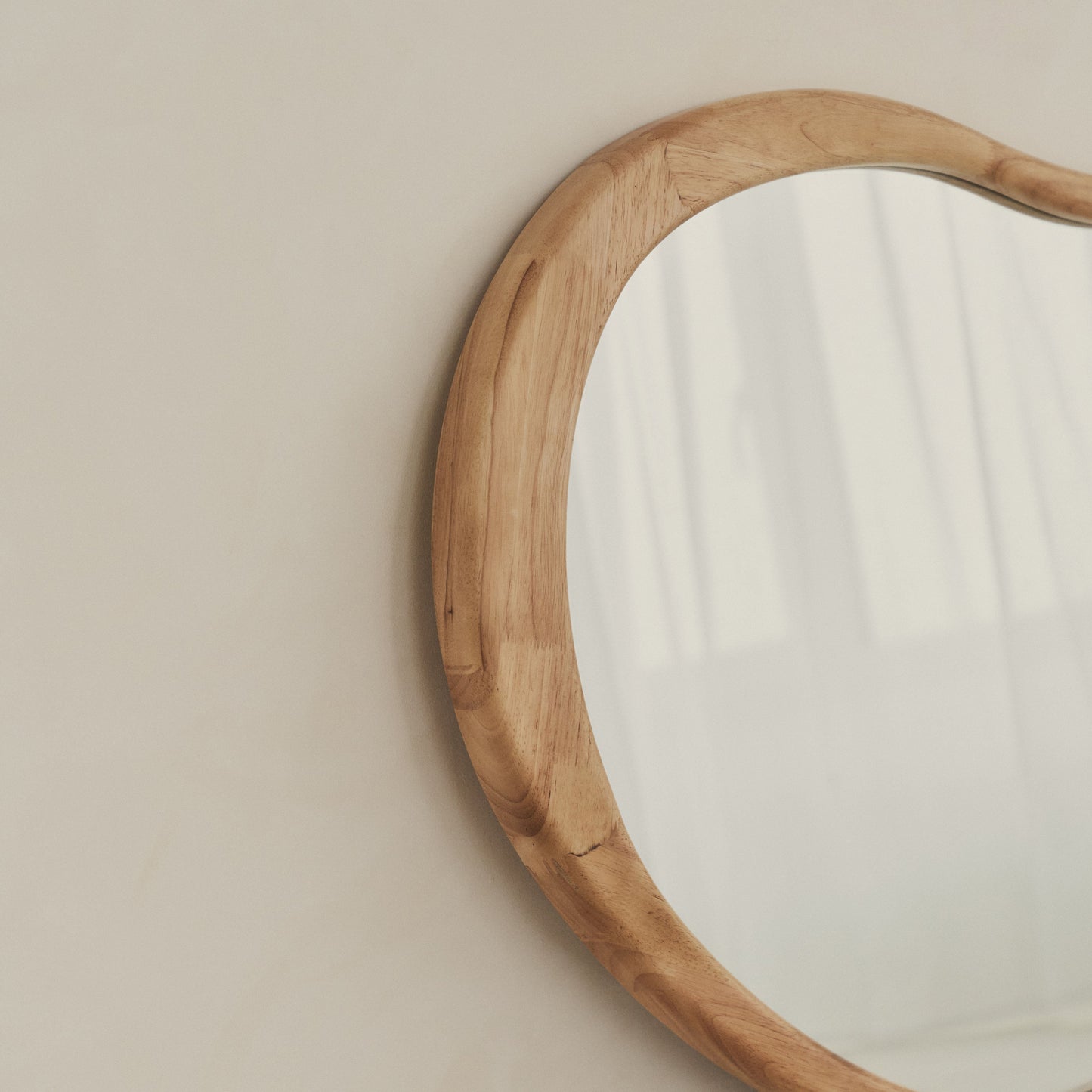 Arcurva - Specchio Irregolare Grande Sopra Camino in Legno Chiaro 130cm x 80cm