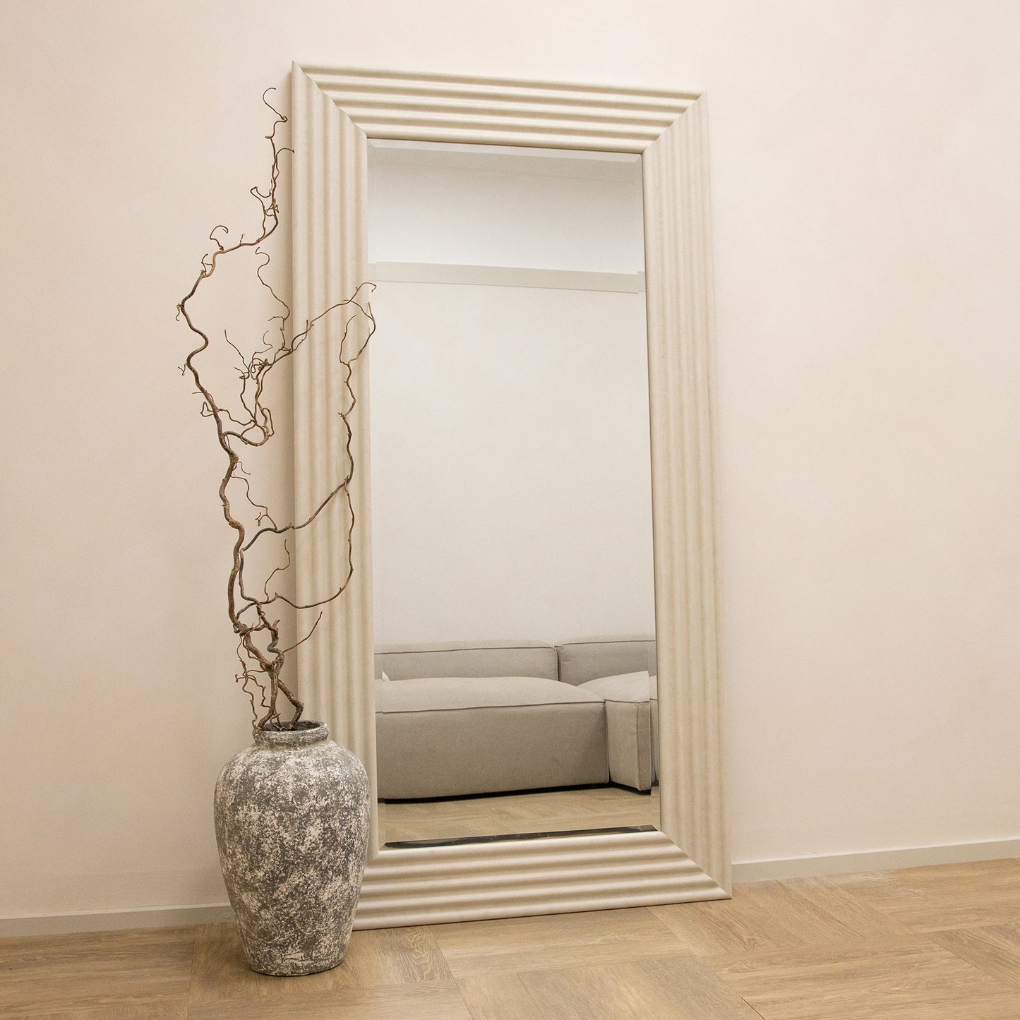 Aurora - Specchio a Figura Intera in Cemento Scanalato 180cm x 90cm