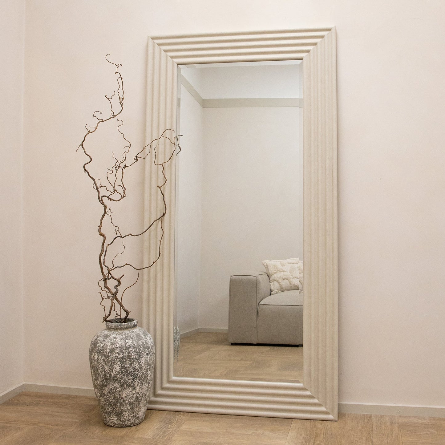Aurora - Specchio a Figura Intera in Cemento Scanalato 180cm x 90cm