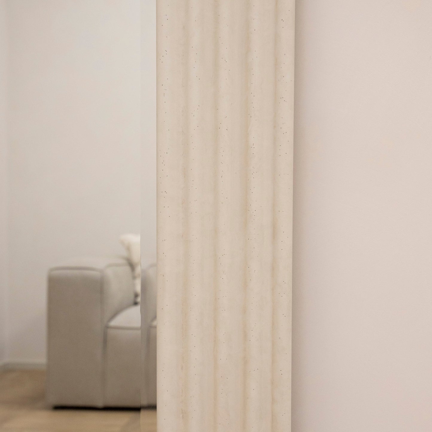 Aurora - Specchio a Figura Intera in Cemento Scanalato 180cm x 90cm